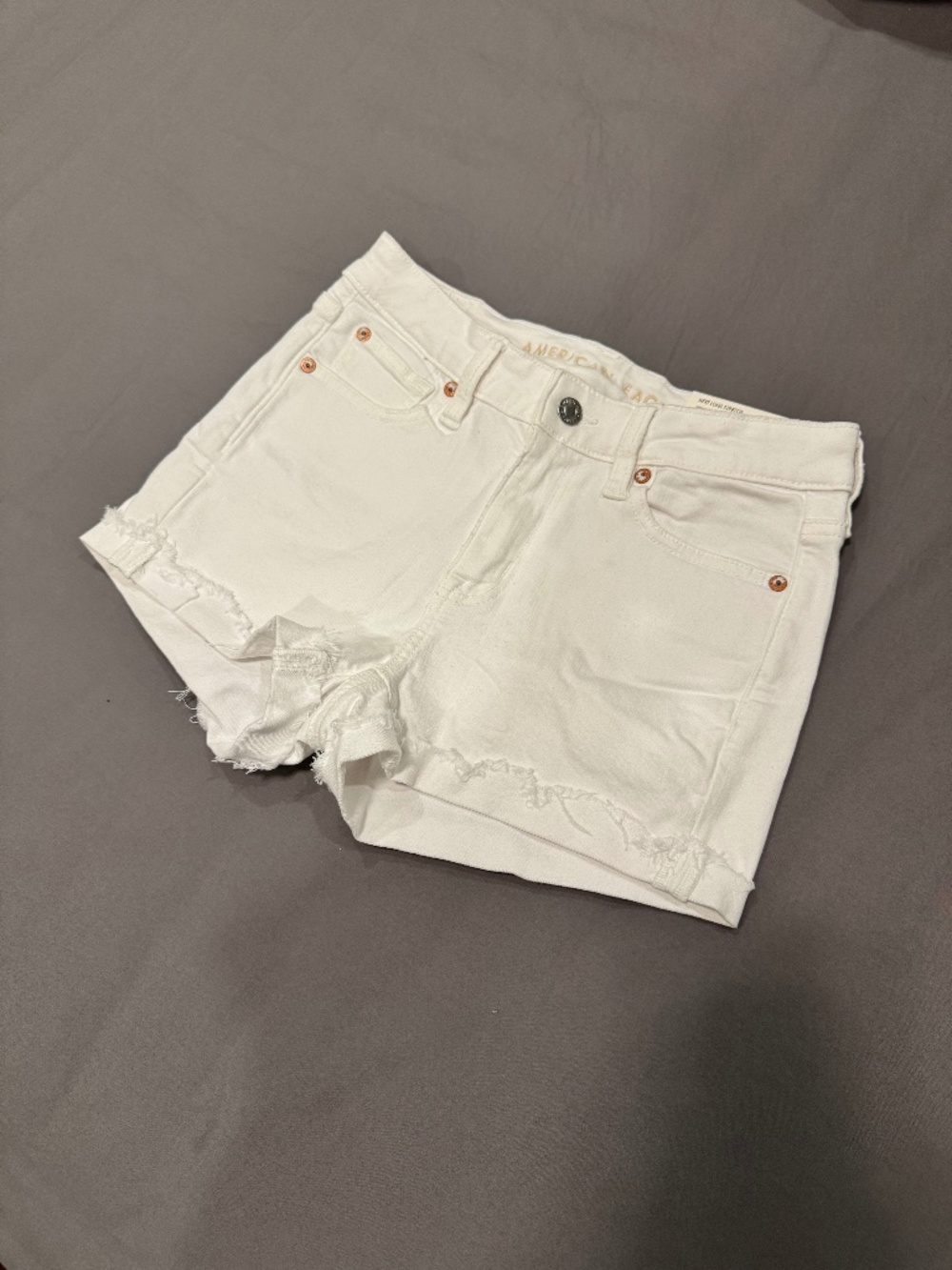 NWT American Eagle White High V-Rise Shortie Denim Shorts Size 4 27W